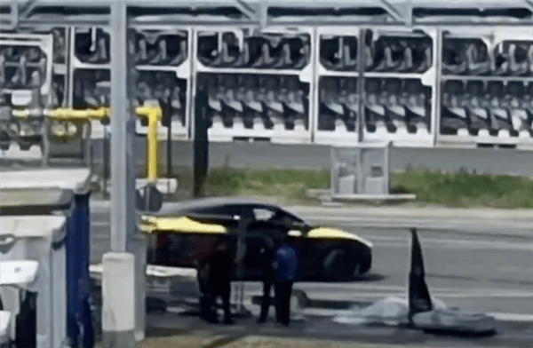 外觀內(nèi)飾有望大幅調(diào)整！新款Model Y實(shí)車現(xiàn)身柏林超級工廠 