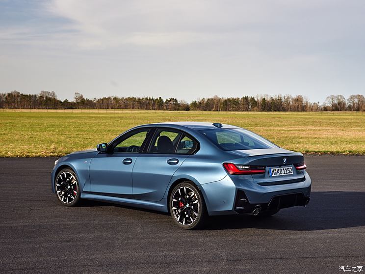 () 3ϵ() 2024 330i M Sport