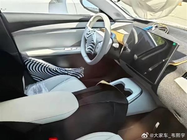 砍掉儀表和實體按鍵 小鵬子品牌首車內(nèi)飾首曝：特像特斯拉
