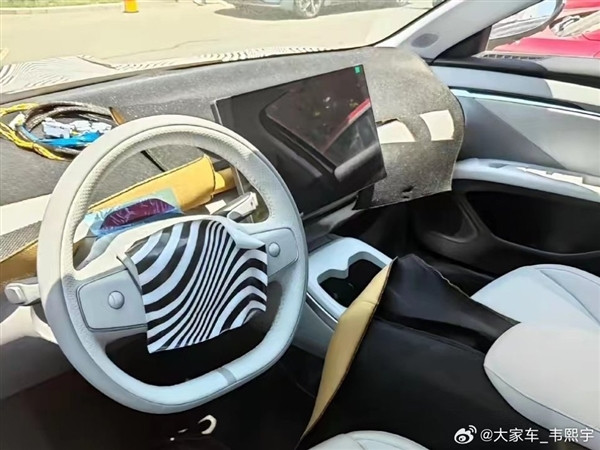砍掉儀表和實體按鍵 小鵬子品牌首車內(nèi)飾首曝：特像特斯拉