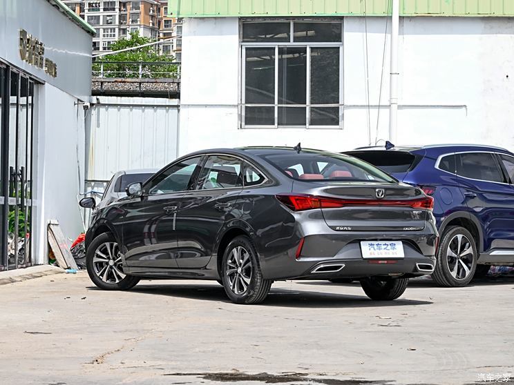長安汽車 逸動 2023款 暢享版 PLUS 藍(lán)鯨NE 1.4T GDI DCT尊貴版