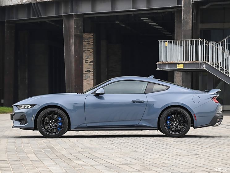 福特(进口) Mustang 2024款 2.3L EcoBoost 硬顶性能版 福特(进口) Mustang 2024款 2.3L EcoBoost 硬顶性能版