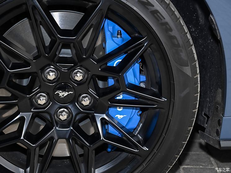 福特(进口) Mustang 2024款 2.3L EcoBoost 硬顶性能版 福特(进口) Mustang 2024款 2.3L EcoBoost 硬顶性能版