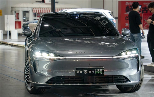 華為再向BBA動(dòng)刀子 鴻蒙智行享界S9實(shí)車曝光：氣場(chǎng)百萬(wàn)級(jí)