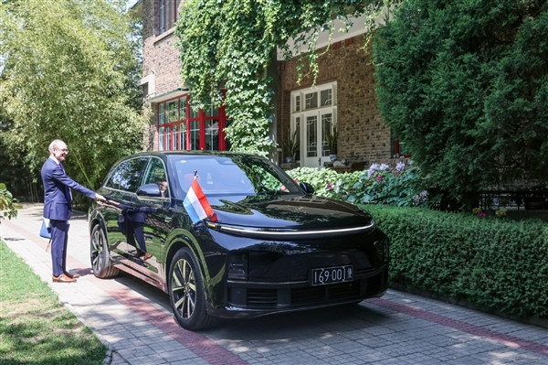 全球首輛！五菱宏光MINIEV成印尼駐華大使館官方用車