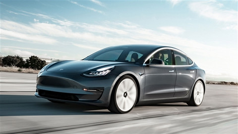 特斯拉Model 3车主曝买车三年车险价格一路上涨：从7千涨到2.2万元