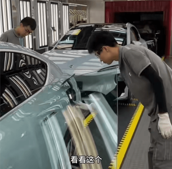 李斌親測蔚來新車雨淋測試：水量比全世界最大降雨量還大1.2倍