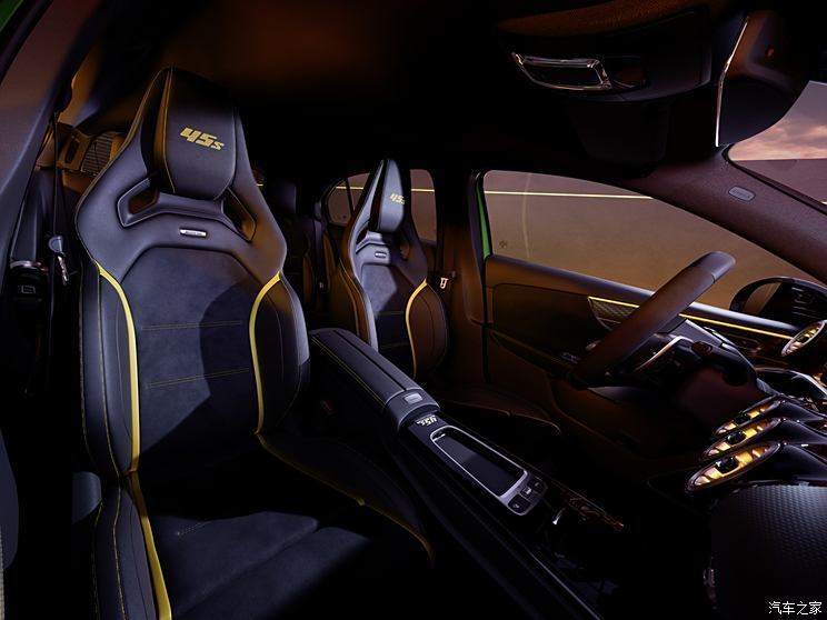 梅賽德斯-AMG 奔馳A級AMG(進(jìn)口) 2024款 AMG A 45 S 4MATIC+ 魔焰綠特別版