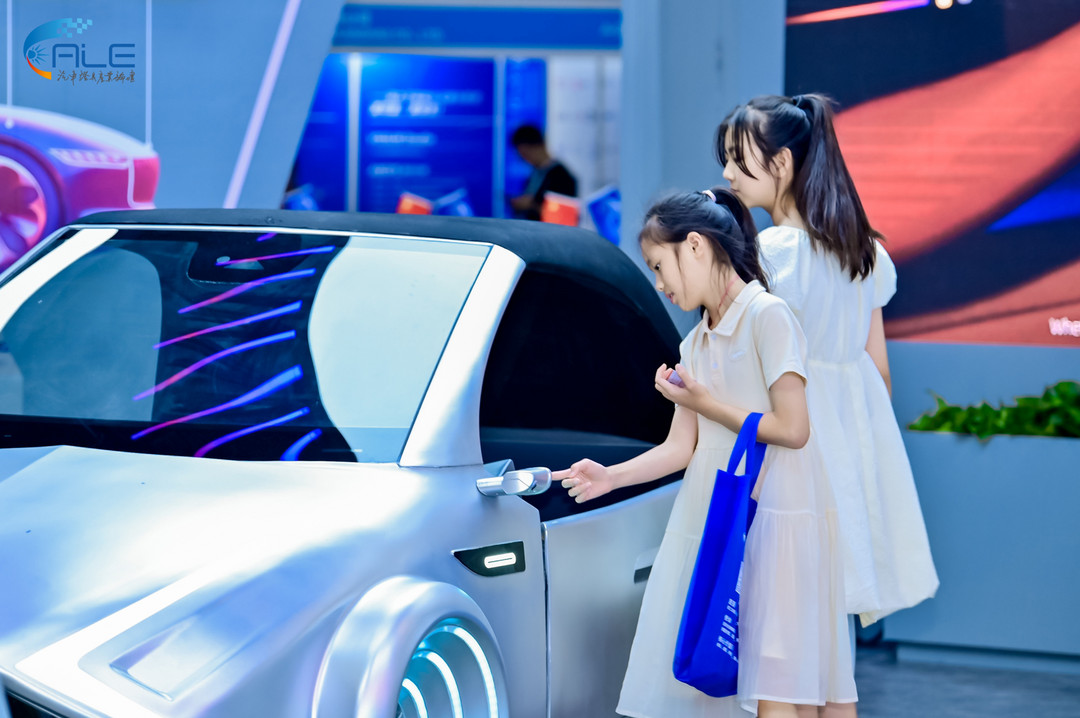 上海宇宙亮相ALE國際汽車燈展，卓越技術(shù)實力引領(lǐng)智慧照明新風(fēng)潮