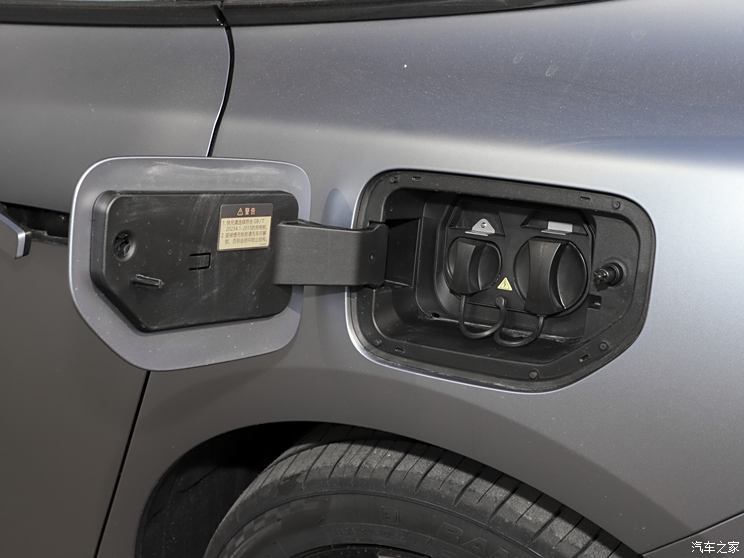 东风乘用车 eπ007 2024款 540四驱Max版 东风乘用车 eπ007 2024款 540四驱Max版