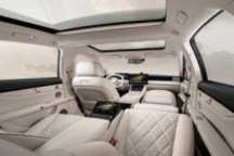 华为享界S9内饰曝光 首发轿车后排零重力座椅