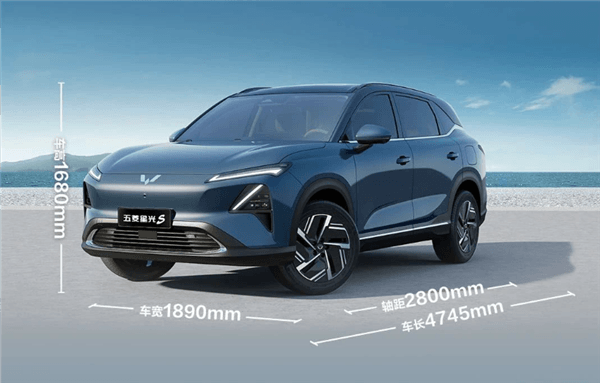 五菱星光S首發(fā)亮相：車內(nèi)配齊彩電、大沙發(fā) 10萬(wàn)塊沖不沖
