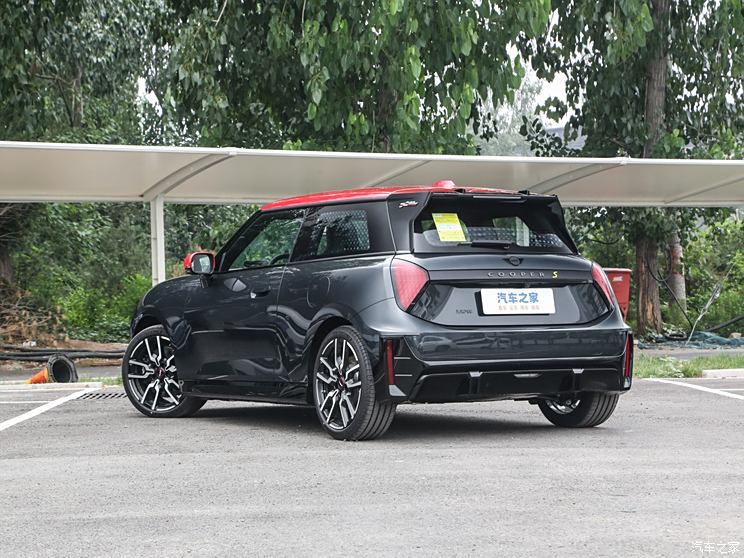 光束汽车 电动MINI COOPER 2024款 452km COOPER SE 赛车手 光束汽车 电动MINI COOPER 2024款 452km COOPER SE 赛车手