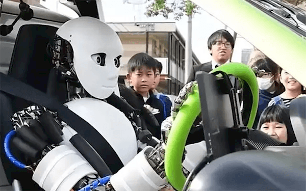 日本研發(fā)出開車機器人：時速5公里 只能開直線和右轉(zhuǎn)