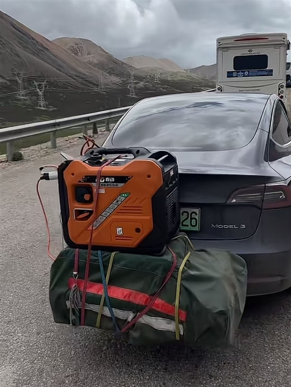 1小時充電16公里！特斯拉Model 3車主加裝增程器跑318進藏