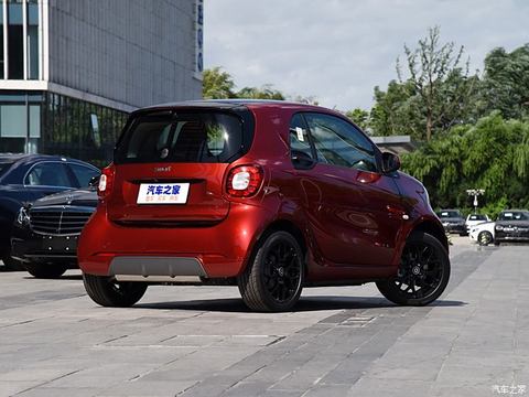 smart(进口) smart fortwo 2019款 0.9T 66千瓦红色瞬间特别版 国VI