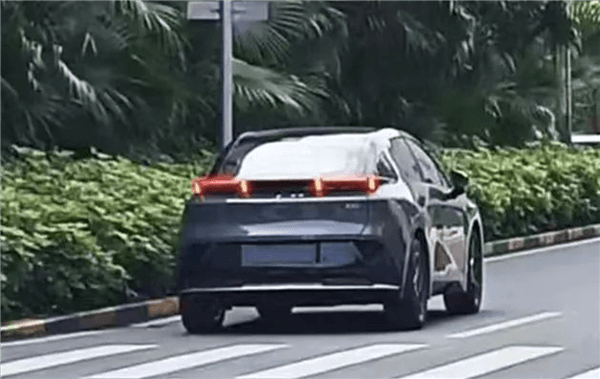 極氪X兄弟車型！領(lǐng)克全新電動車實車圖曝光：有望命名Z20