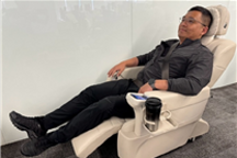 理想MEGA座椅新花样!理想刘杰亲测:办公室头等舱