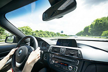 宝马4S店拒交车要求加价3万,消费者权益受侵害