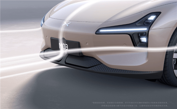 和特斯拉Model 3同框 黑色版小鵬MONA 03實車曝光：氣場不差