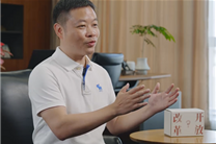 何小鹏：小鹏2026年推出自动驾驶出租车 但不介入运营