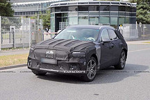 新款捷尼赛思纯电GV70谍照曝光:升级外观内饰,27英寸大屏加持