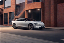 首发视觉智驾 余承东：越来越多车主将智界S7 Pro开回家