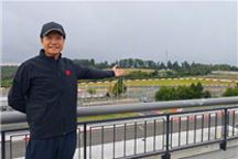 雷军抵达纽北赛道:10年之内 最快四门电车