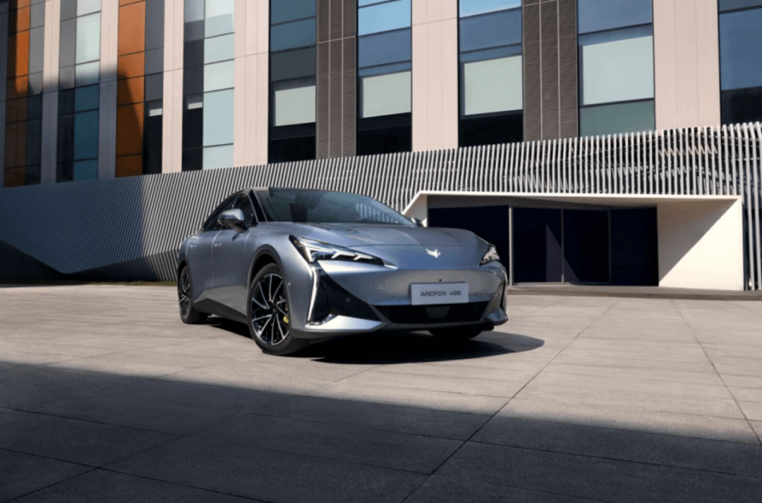 全系寧德時(shí)代上車，極狐阿爾法S5全新車型限時(shí)12.88萬(wàn)起售