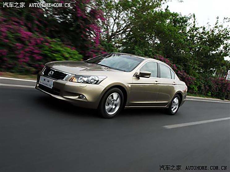 雅阁是1998年7月1日成立的广州本田汽车有限公司引入生产的第一批轿车
