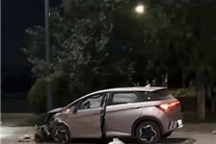 比亚迪海豚被盗3小时后撞报废 保险公司拒赔