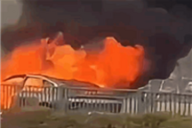一小鹏轿车街边起火爆燃 小鹏回应：非动力电池起火
