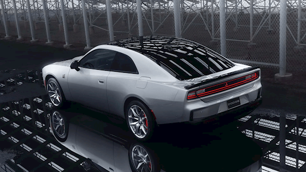 放棄大V8轉型電動化！道奇戰馬純電版曝光：海外售價42.7萬起