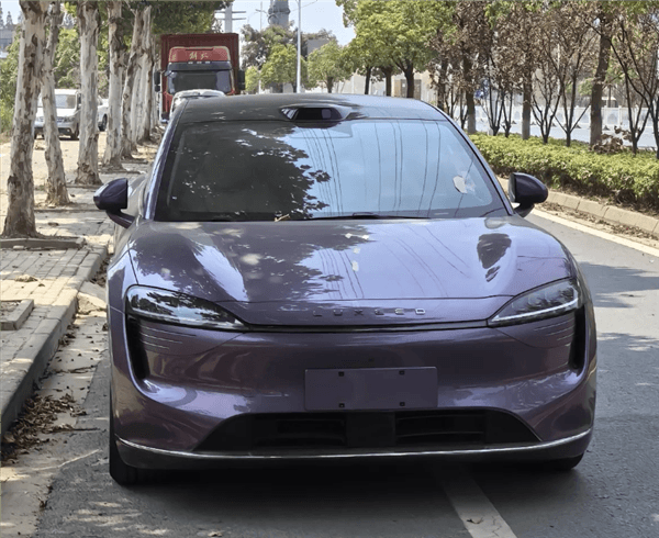 上量還得靠SUV！鴻蒙智行智界R7實車曝光：紫色車漆、寬體車身