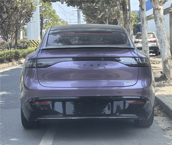 上量還得靠SUV！鴻蒙智行智界R7實車曝光：紫色車漆、寬體車身