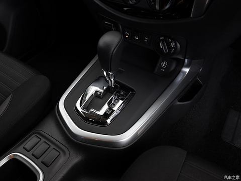 日产(进口) 纳瓦拉(海外) 2024款 ST Dual Cab Black Edition 澳大利亚版