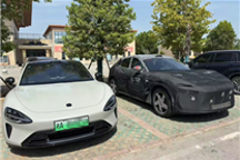 小米SUV与SU7罕见同框!双车对比特征显著