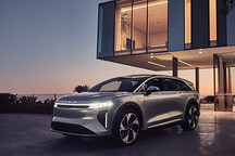 Lucid Gravity将只配备一个充电接口