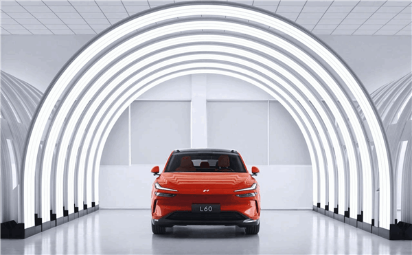 特斯拉Model Y國(guó)產(chǎn)強(qiáng)敵！樂(lè)道L60首車下線：預(yù)售21.99萬(wàn)