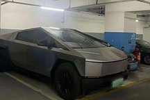 平行进口？绿牌特斯拉Cybertruck现身