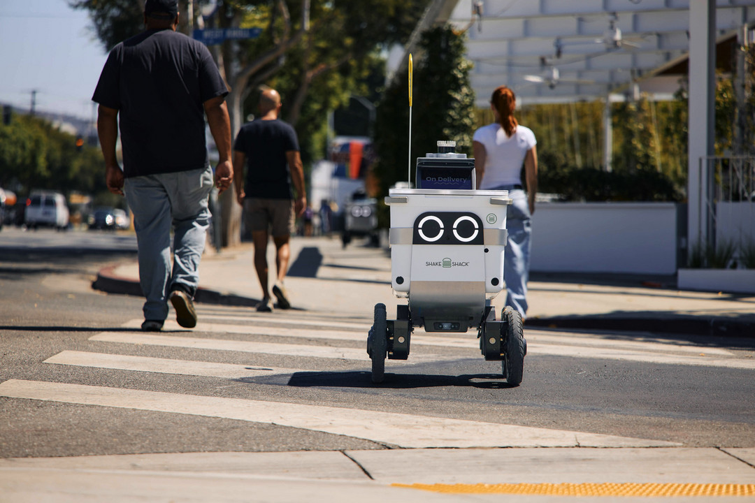 Serve Robotics和Shake Shack合作 通過Uber Eats平臺提供自動機器人送餐服務