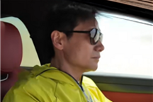雷军戴墨镜开SU7沙漠漂移!网友:帅的能拍《速度与激情》