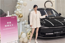 华为明星车主+1 杨幂提享界S9 Ultra：余承东亲自交车