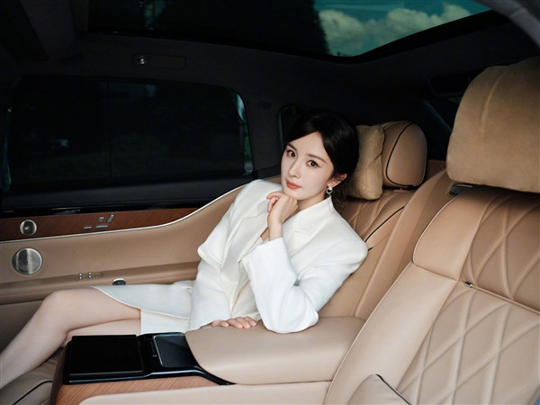 余承東親自交付：楊冪享界S9提車美圖大片