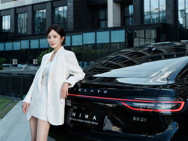 余承東親自交付：楊冪享界S9提車美圖大片