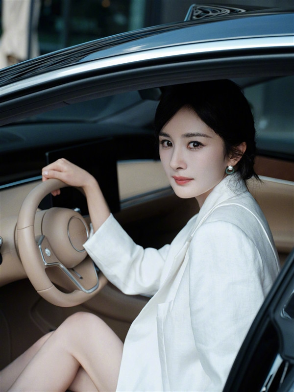 余承東親自交付：楊冪享界S9提車美圖大片