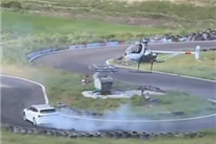 史上最强对决！哪吒S猎装单挑直升机：加速转弯轻松拿捏