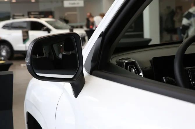 俄羅斯給了中國(guó)汽車當(dāng)頭一棒？
