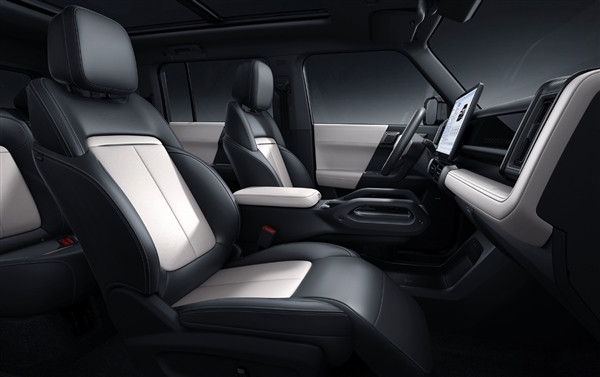 越野風純電SUV 奇瑞iCAR 03T官圖發布：經典紅黑配
