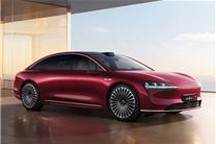 华为李小龙谈享界S9飞坡：司机这么用力扭方向盘没感觉吗